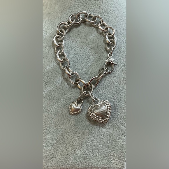 Judith Ripka: Two hearts cabochon dangle charms carved mother of pearl bracelet - Picture 2 of 4